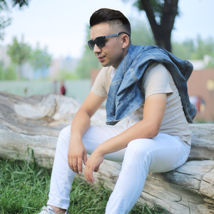 欠债少妇任人玩弄
